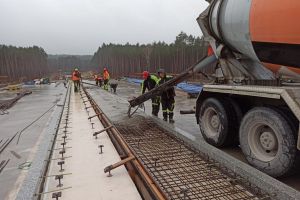 20231219_betonowanie kap chodnikowcyh jezdni prawej obiektu WŁ-1.jpg